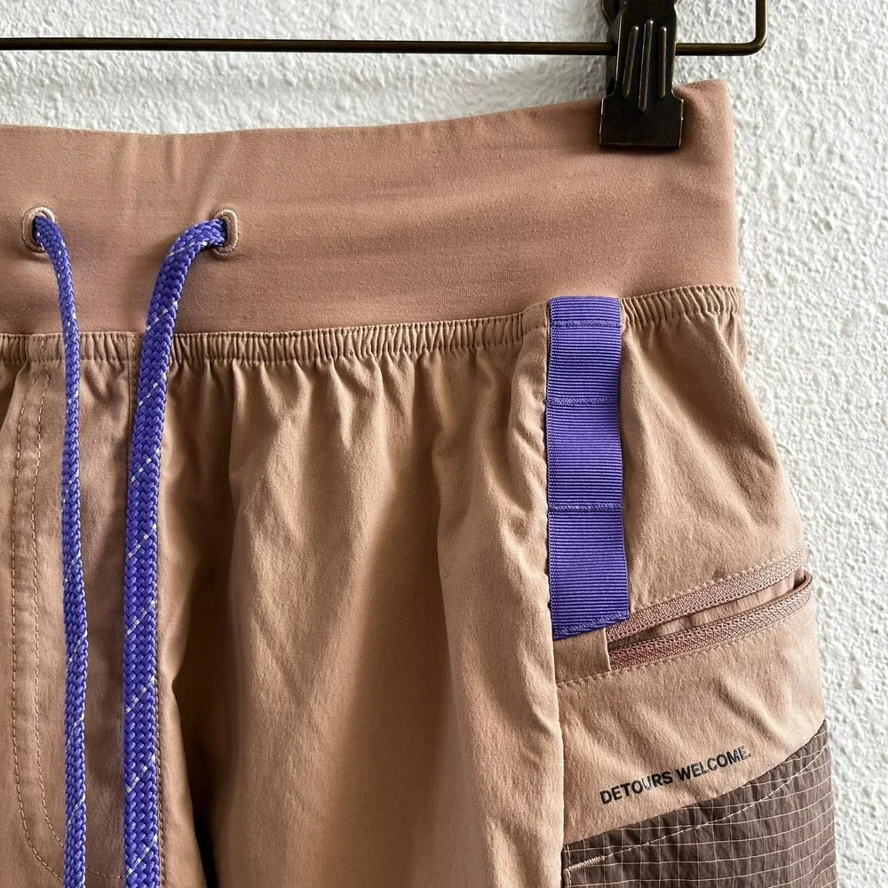 LULULEMON Multi-Pocket Cargo High-Rise Hiking Short 5